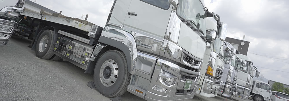 トラックの集合写真